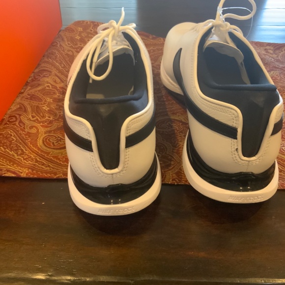 Athletic_Shoes